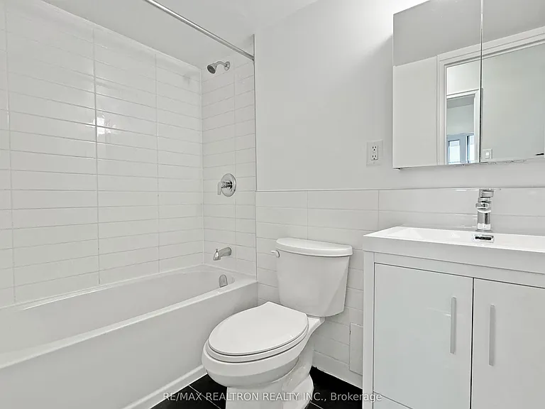 485 Huron St #903 — Photo 8