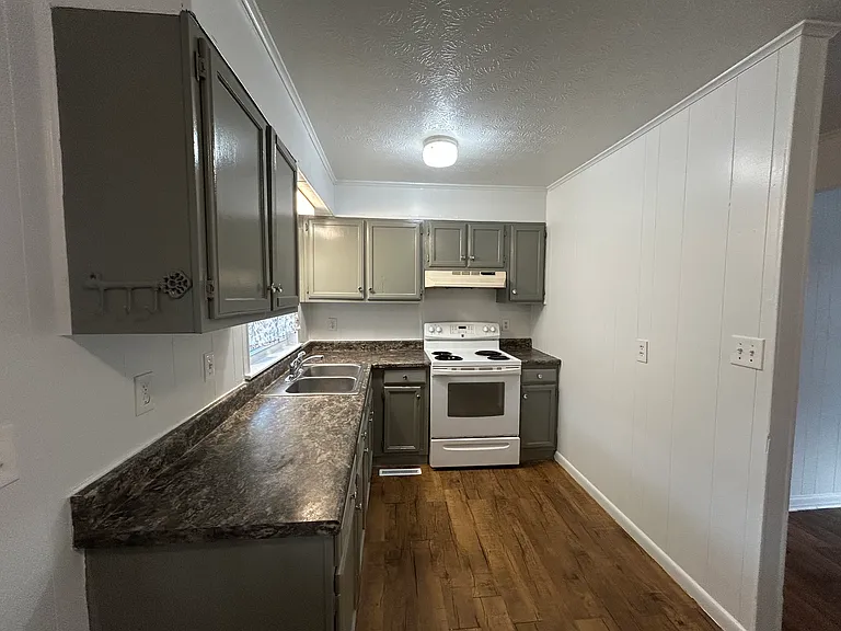 218 Morning Dr #C1 — Photo 2