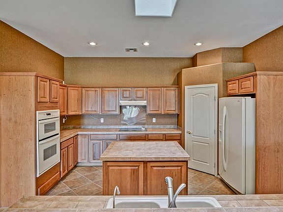 3rd image of 17873 W Spencer Dr