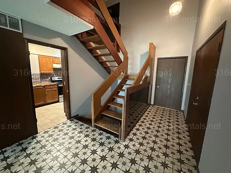 866 N Nims Ave — Photo 3