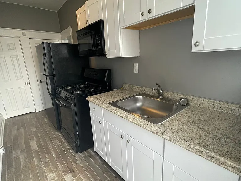 2516 Barclay St — Photo 14