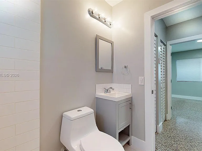 101 W 11th St #4 — Photo 21