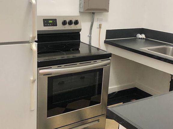 5th image of 1809 SE Hawthorne Blvd APT 105