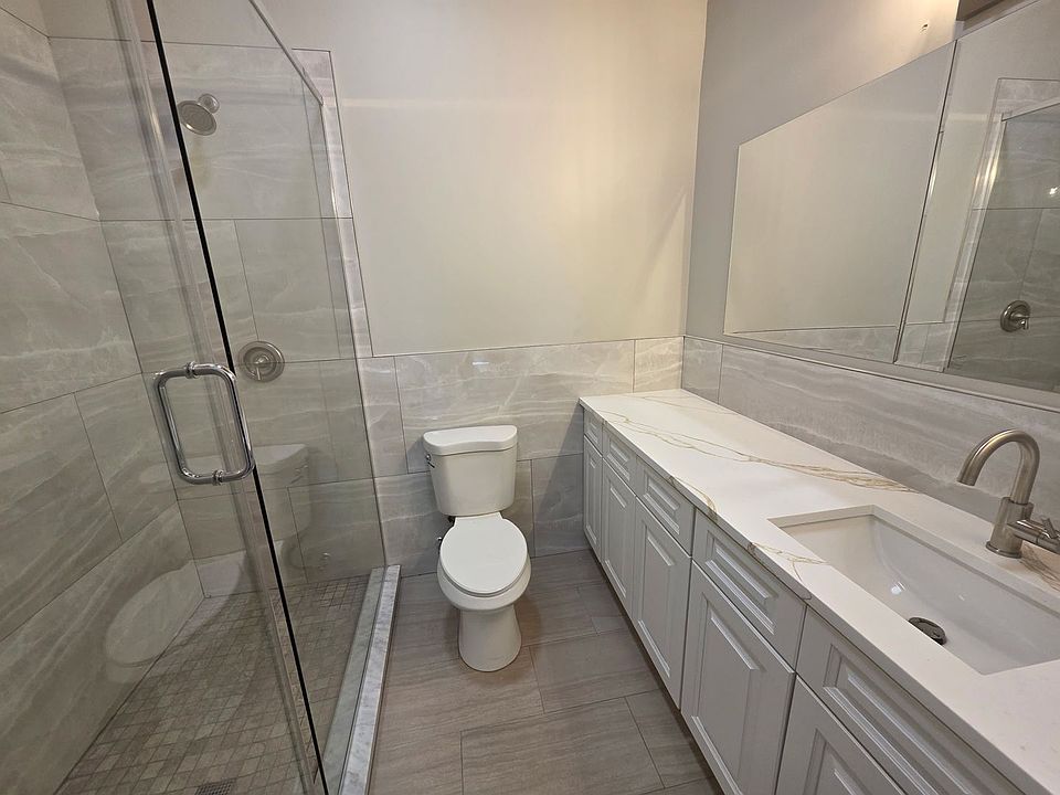 2nd image of 1611 Simpson St #3A