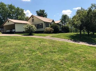 960 Cape Hickory Rd, Hickory, NC 28601