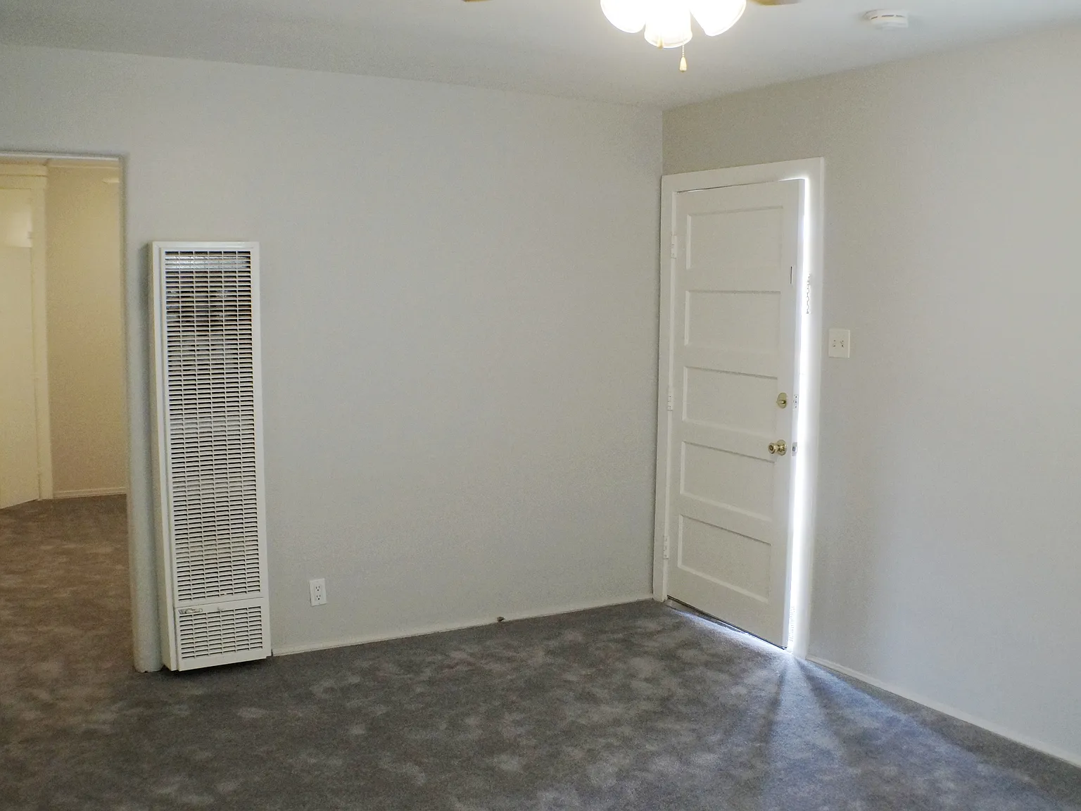 3 bed, 832 sqft, $2,900 — Photo 3
