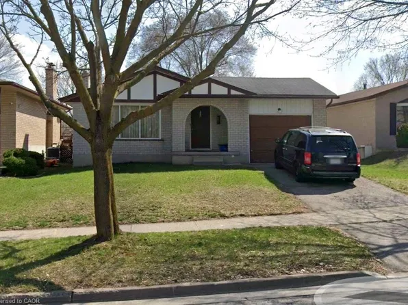 328 The Country Way, Kitchener, ON N2E 2T3