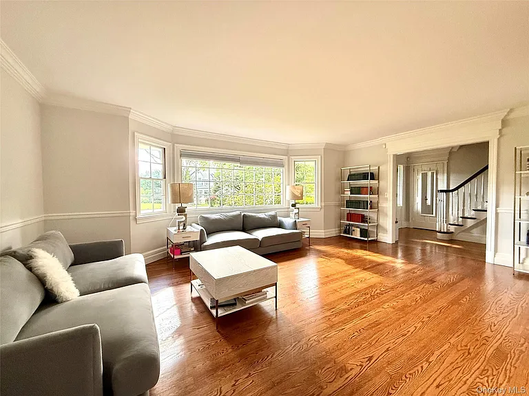 43 Glen Way — Photo 4