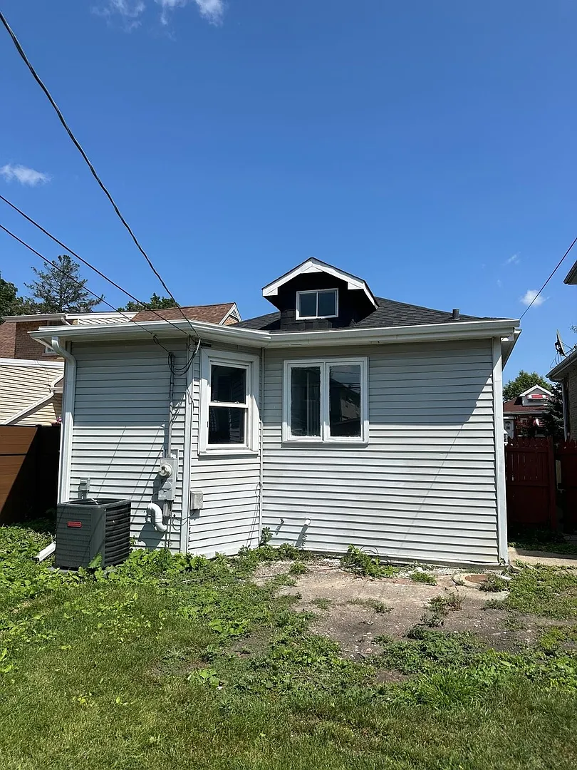 2922 N 74th Ave — Photo 3