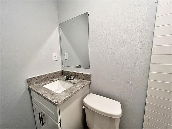 2nd image of 4004 W Olive St
