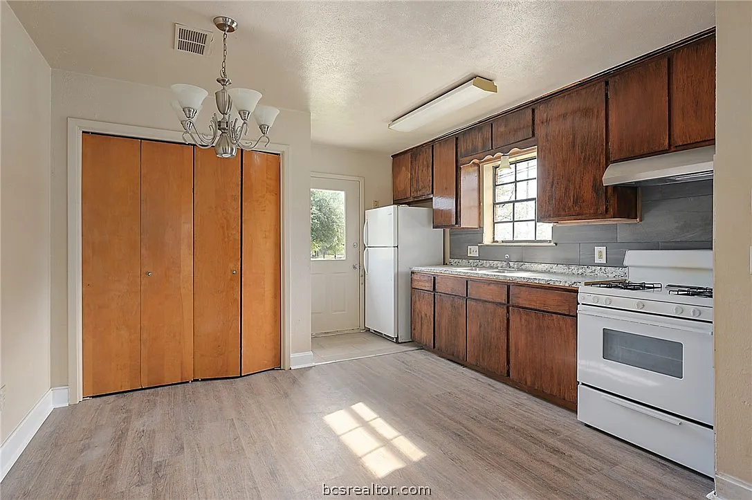 2 bed, 864 sqft, $1,390 — Photo 3