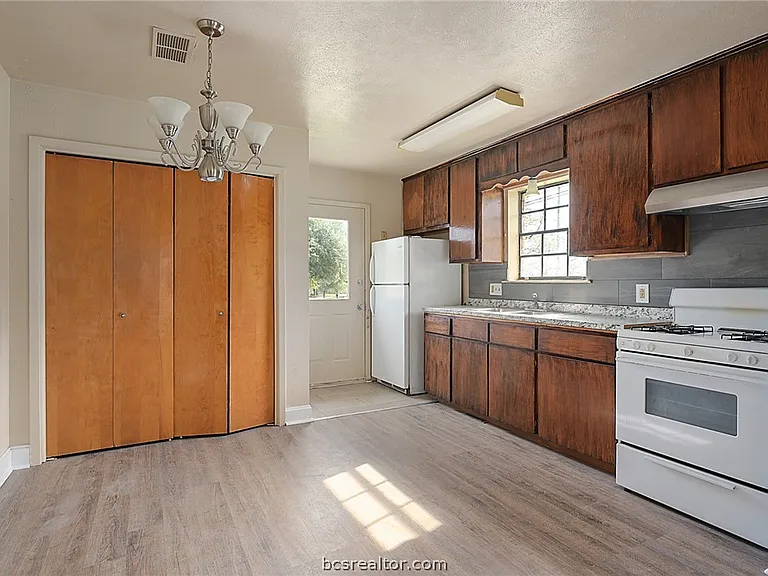1807 S College Ave — Photo 3