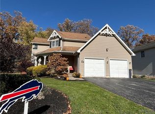 105 Independence Dr, Lockport, NY