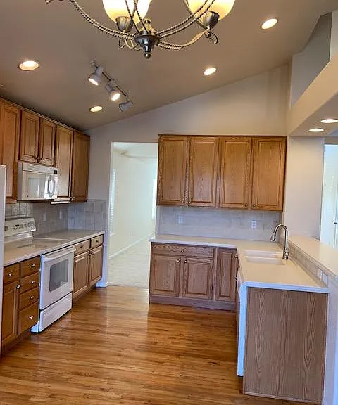 7450 Chancellor Dr — Photo 7
