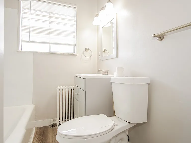 764730_026_bathroom_13189183.jpg