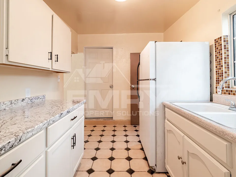 1125 S Evergreen Ave