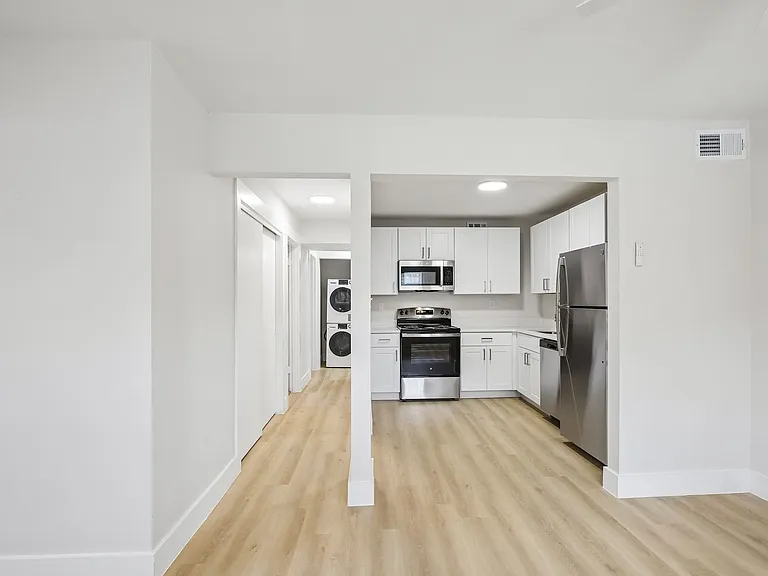 Chateau Apartments - Newly Renovated 1, 2 & 3-Bedrooms at 24th & Hillsboro Village — Photo 48