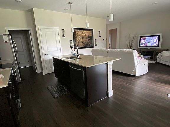 5th image of 22 Perkins Ln