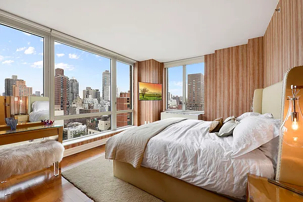 Sold by Corcoran | media 6