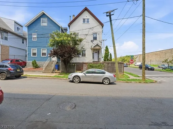 132 4Th St, Elizabeth City, NJ 07206