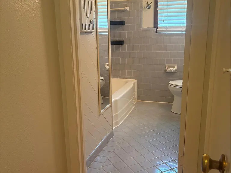 4713 Saxon St — Photo 16