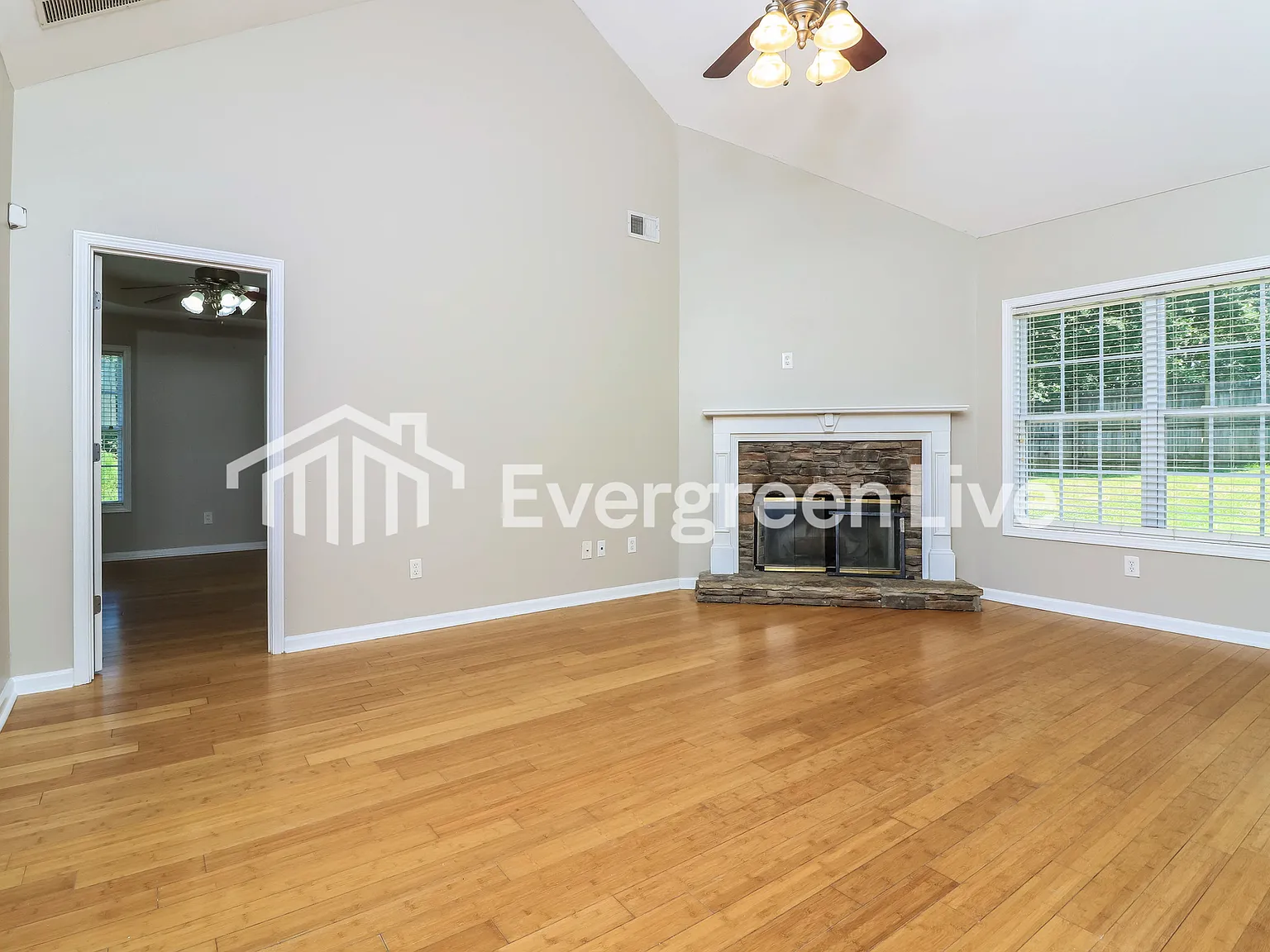 3 bed, 2.0 bath, 1483 sqft, $1,695 — Photo 3