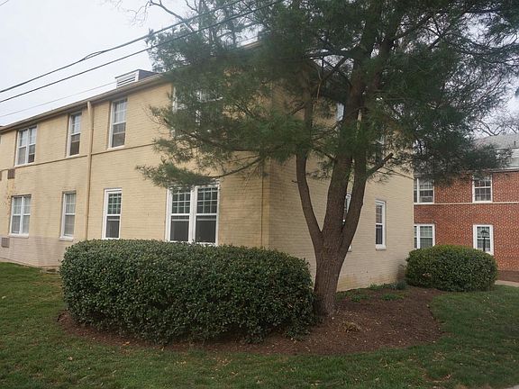 2nd image of 210 N George Mason Dr APT 1
