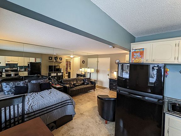 comfy cozy studio unit