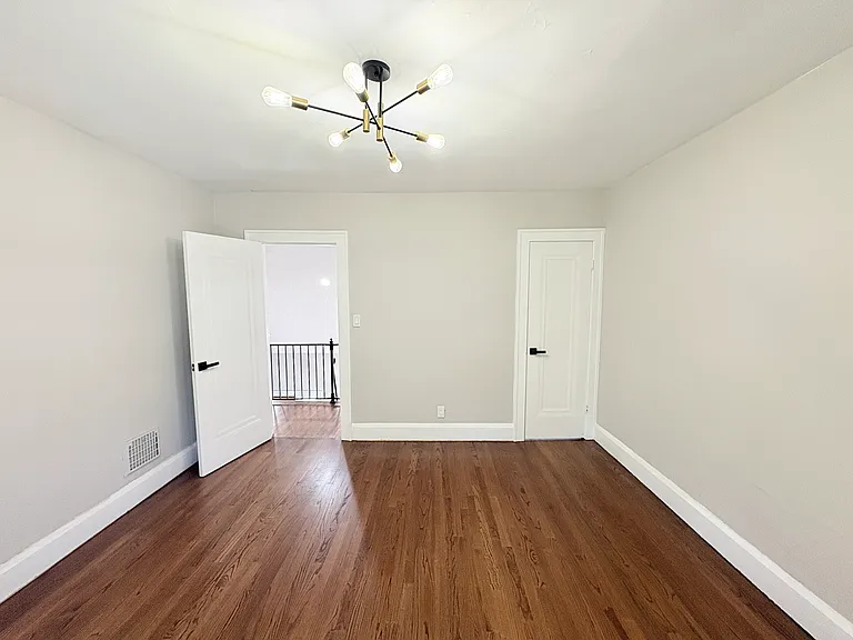 901 Woodsdale Ave — Photo 11