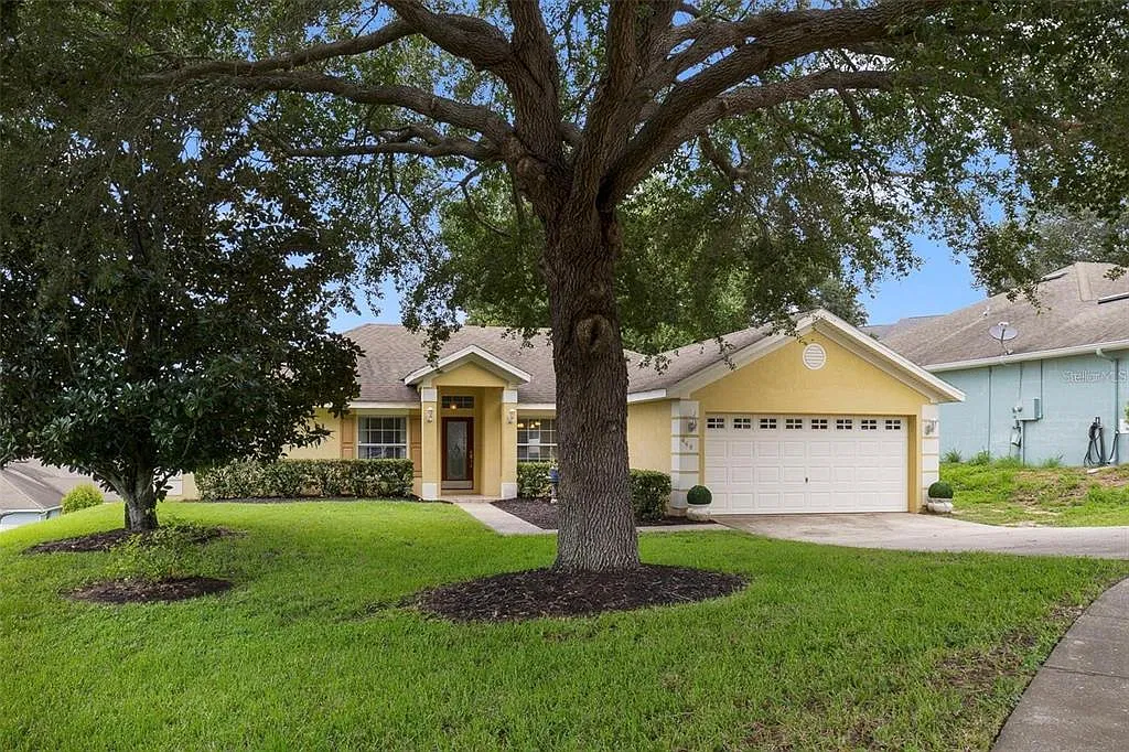 3 bed, 2.0 bath, 1858 sqft, $2,900 — Photo 1