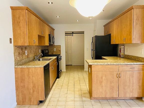 3rd image of 126 Riverview Ct #126