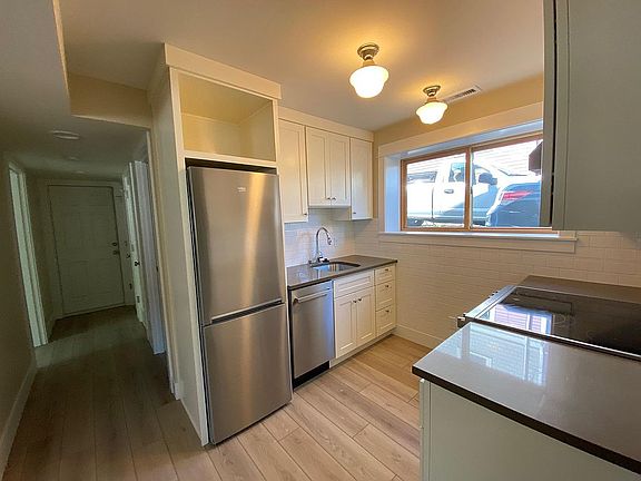 Kitchen West side