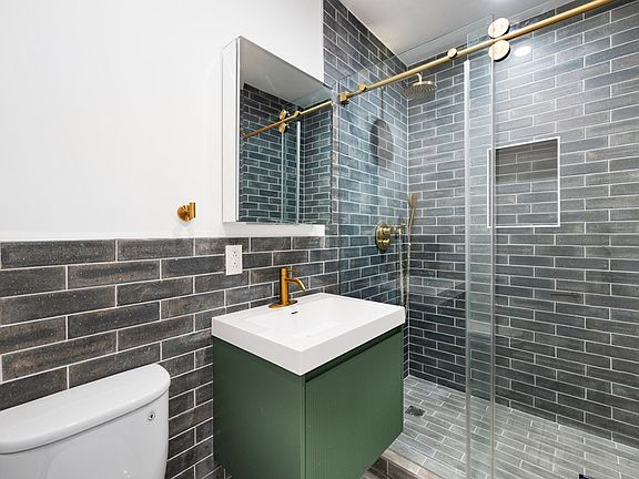 4th image of 37 E 1st St #1RF