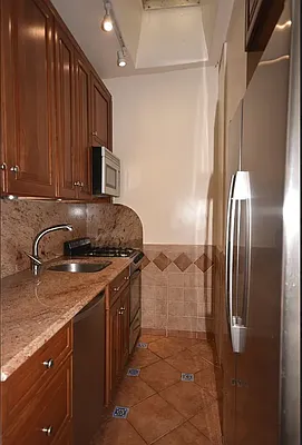 Rented by Green Line Realty | media 12