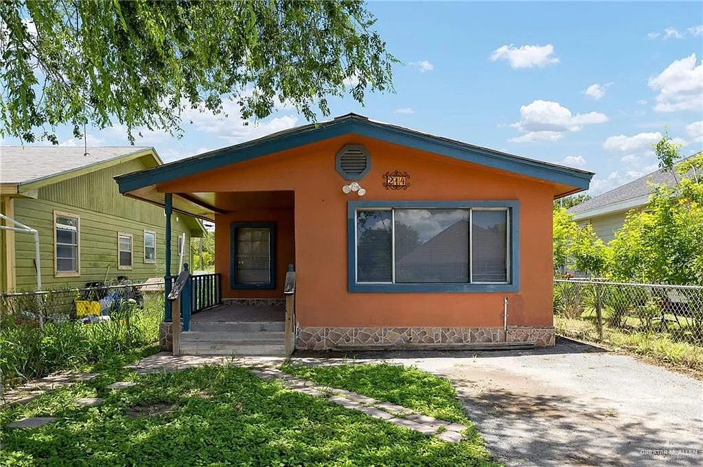 2 bed, 1.0 bath, 948 sqft, $900 — Photo 1