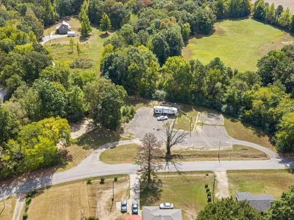2445 Mosby Rd, Oakland, TN 38060