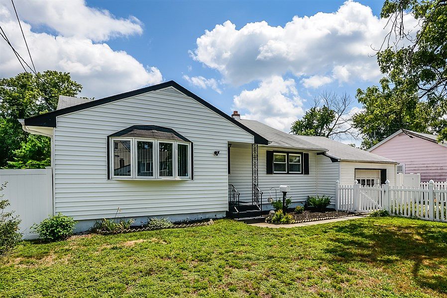 1st image of 628 Bray Ave