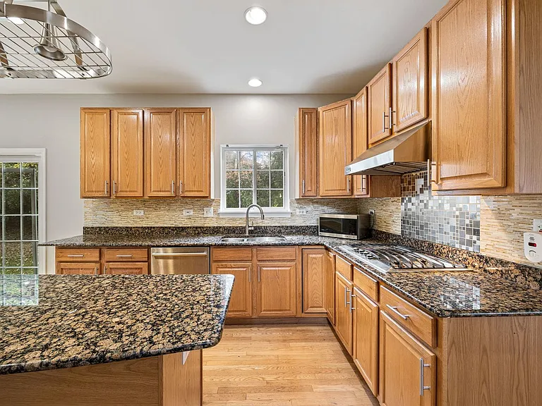 722 Aster Dr — Photo 8