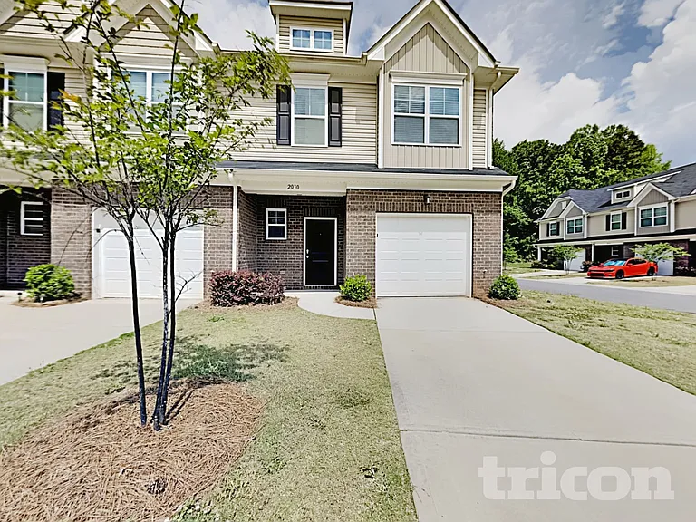 2030 Aragon Ln — Photo 1