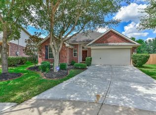 2902 Plum Lake Dr, Pearland, TX 77584