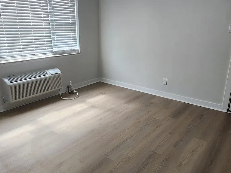 Westwood Court Apts — Photo 5