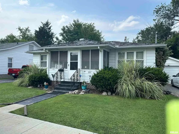 207 Charles St, Benton, IL 62812