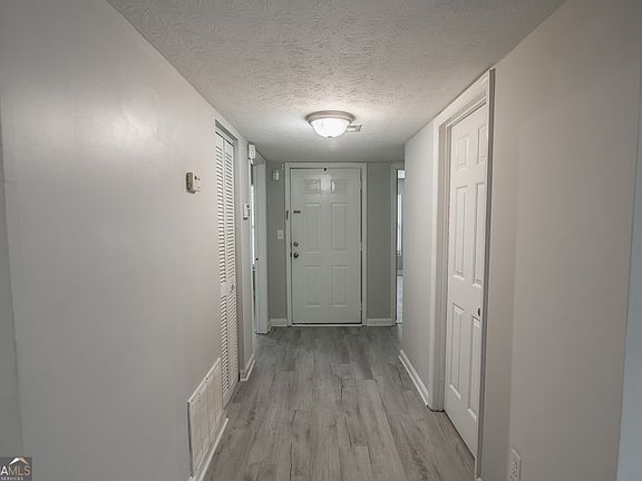 3rd image of 204 Brittany Ct