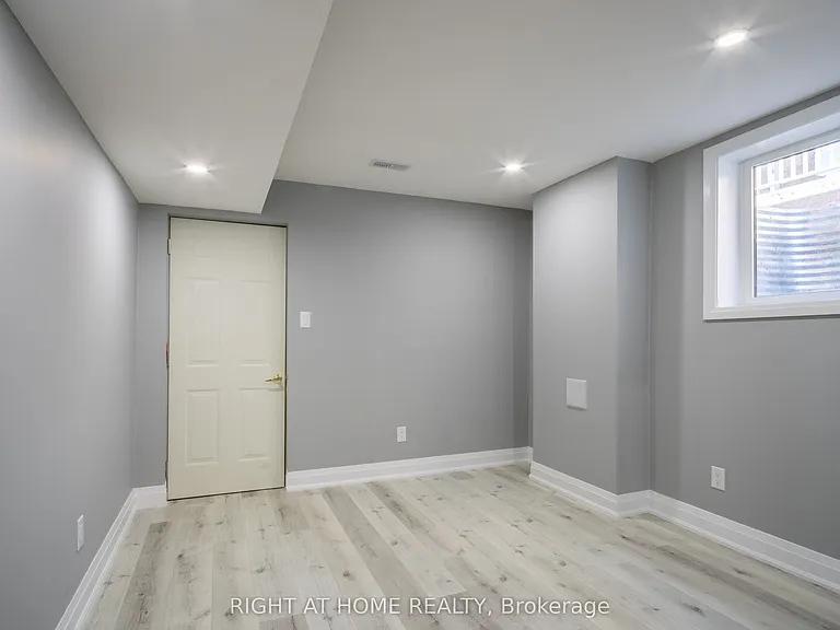 136 Durhamview Cres — Photo 11