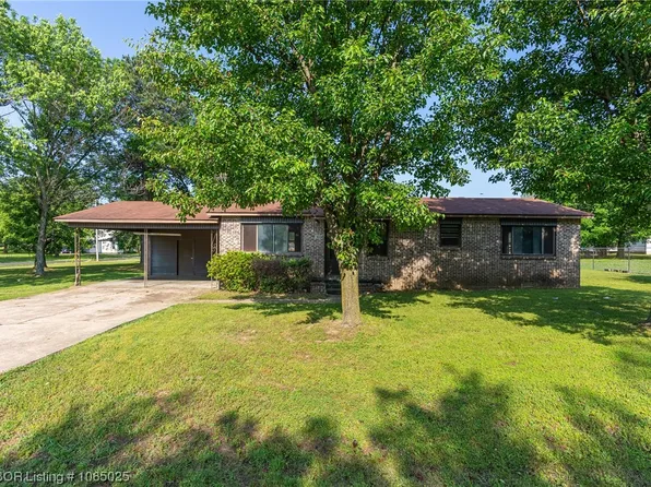 503 N Vine St, Hackett, AR 72937
