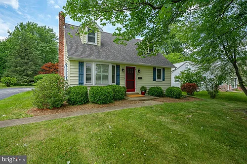 533 Monument Ave Photo 1