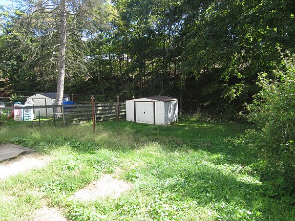Fenced Yard! Stream!