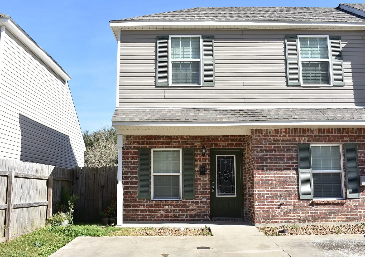 3 Bed 2 Bath Townhouse — Photo 1