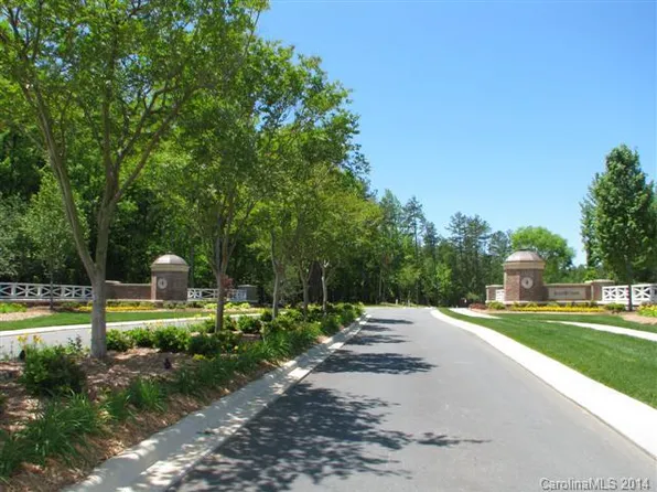 1080 Irish Creek Dr, Landis, NC 28088