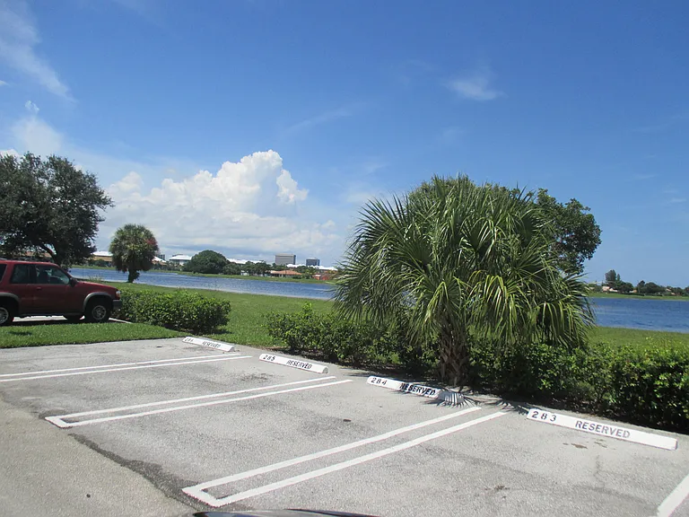470 Executive Center Dr #2K — Photo 17